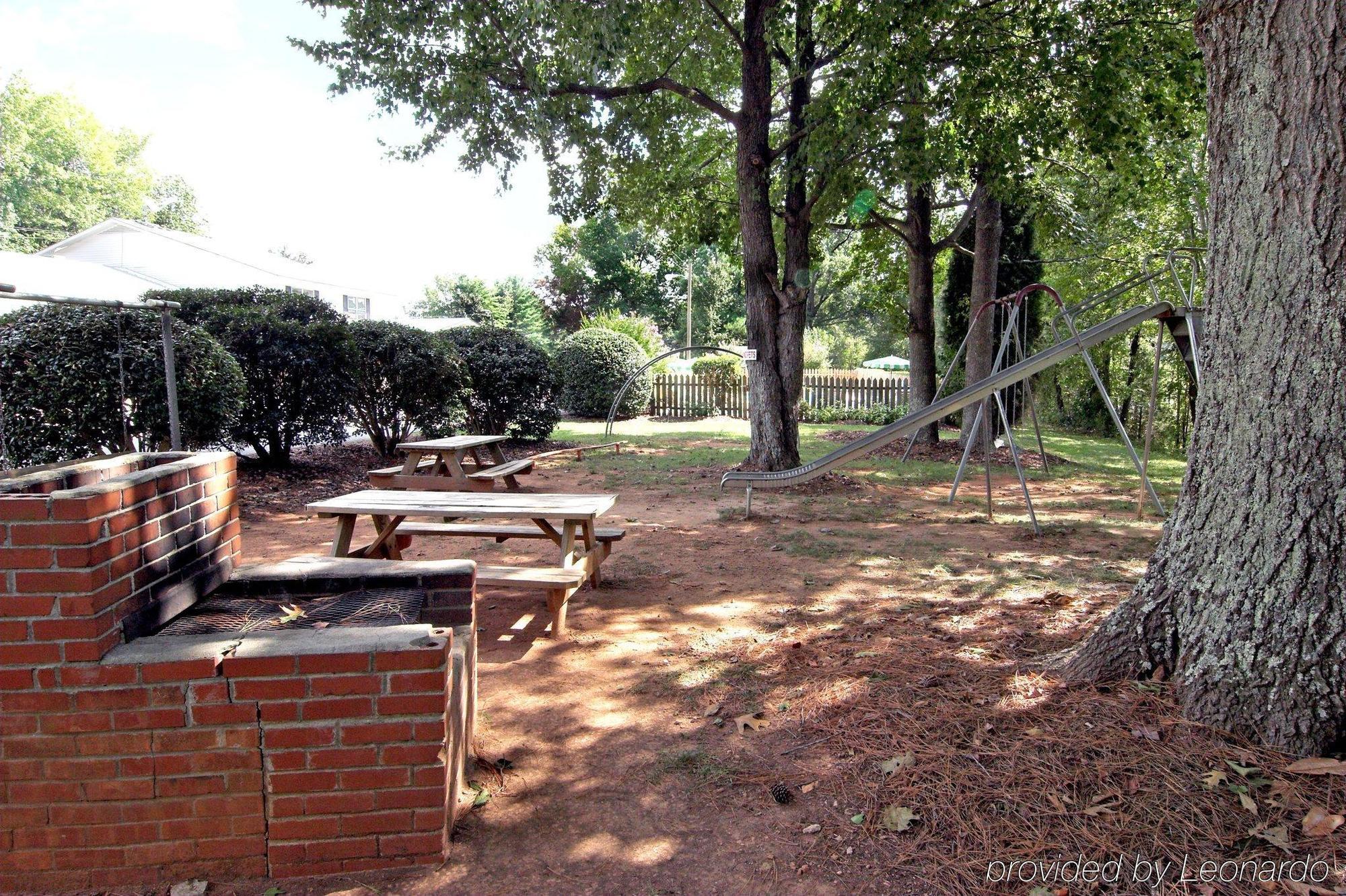 Durham Skyland Inn Ngoại thất bức ảnh